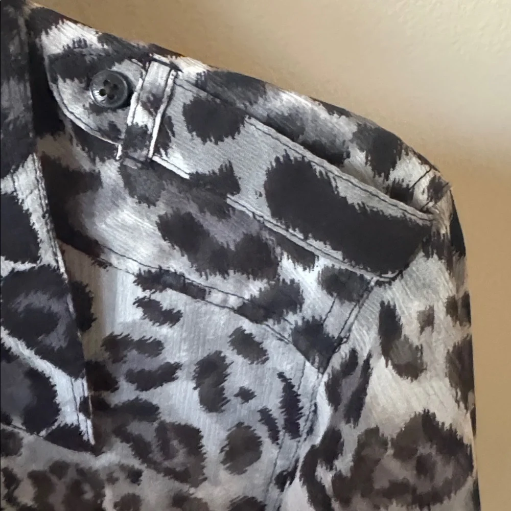 GUESS Button Down - Picture 2 of 8